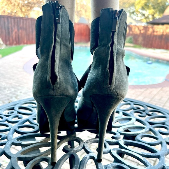 Bakers gorgeous suede leather peep toe stiletto heels - Picture 5 of 11
